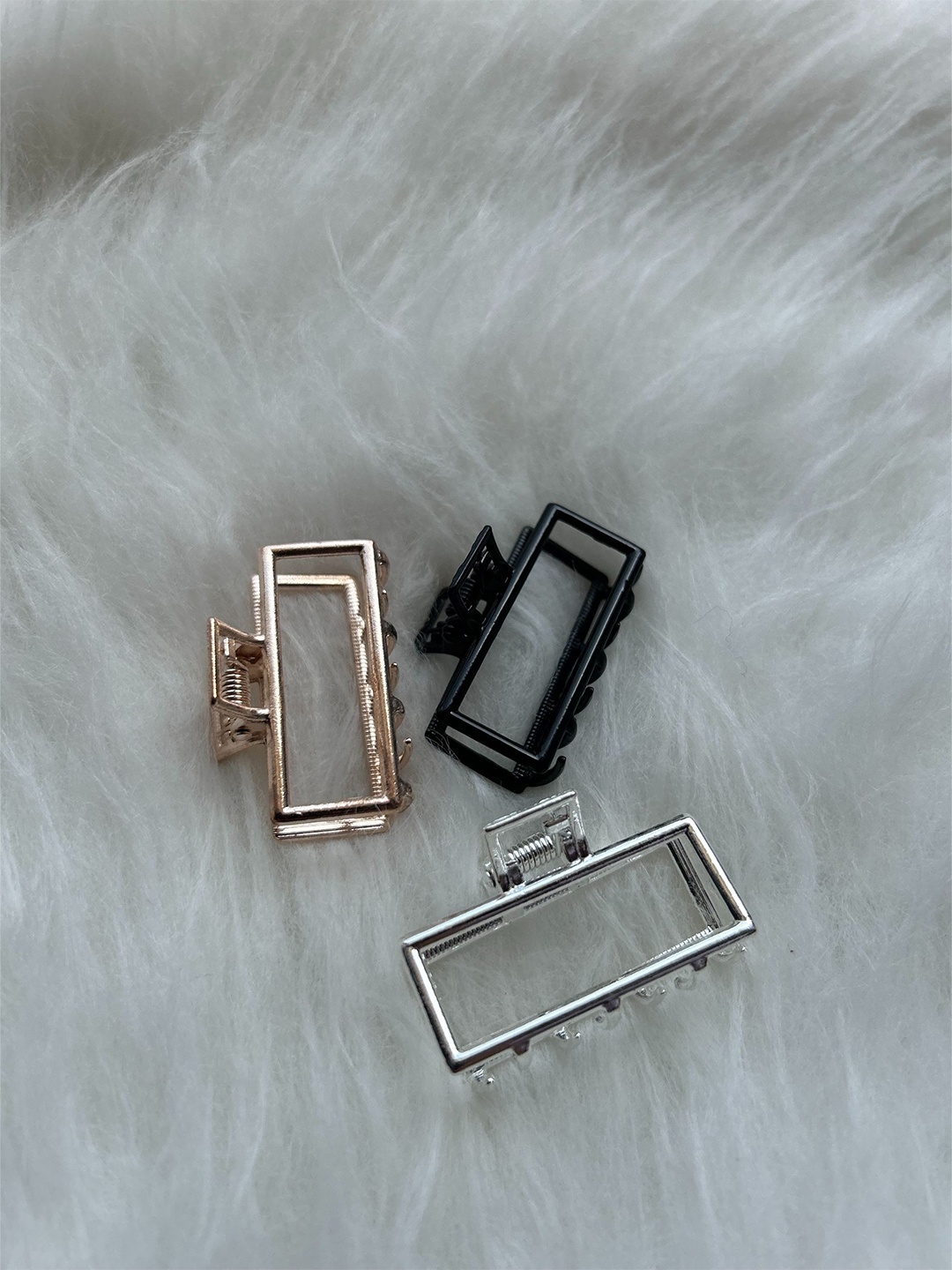 

CHANDERKASH Assorted Set Of 3 Medium Claw Clips