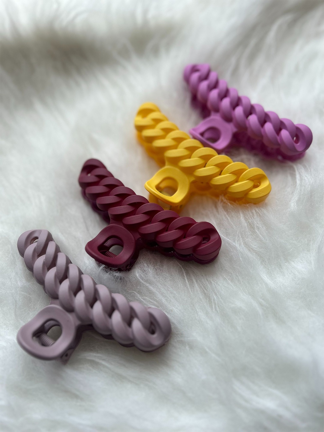 

CHANDERKASH Assorted Set Of 4 Claw Clip