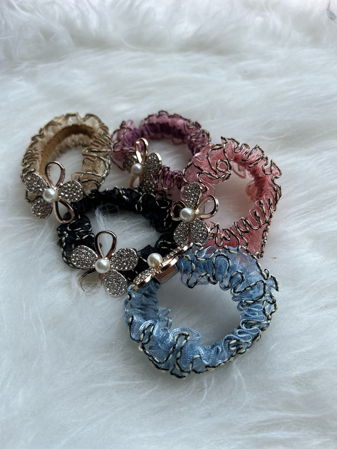 

CHANDERKASH Assorted Set of 6 Ponytail Holders