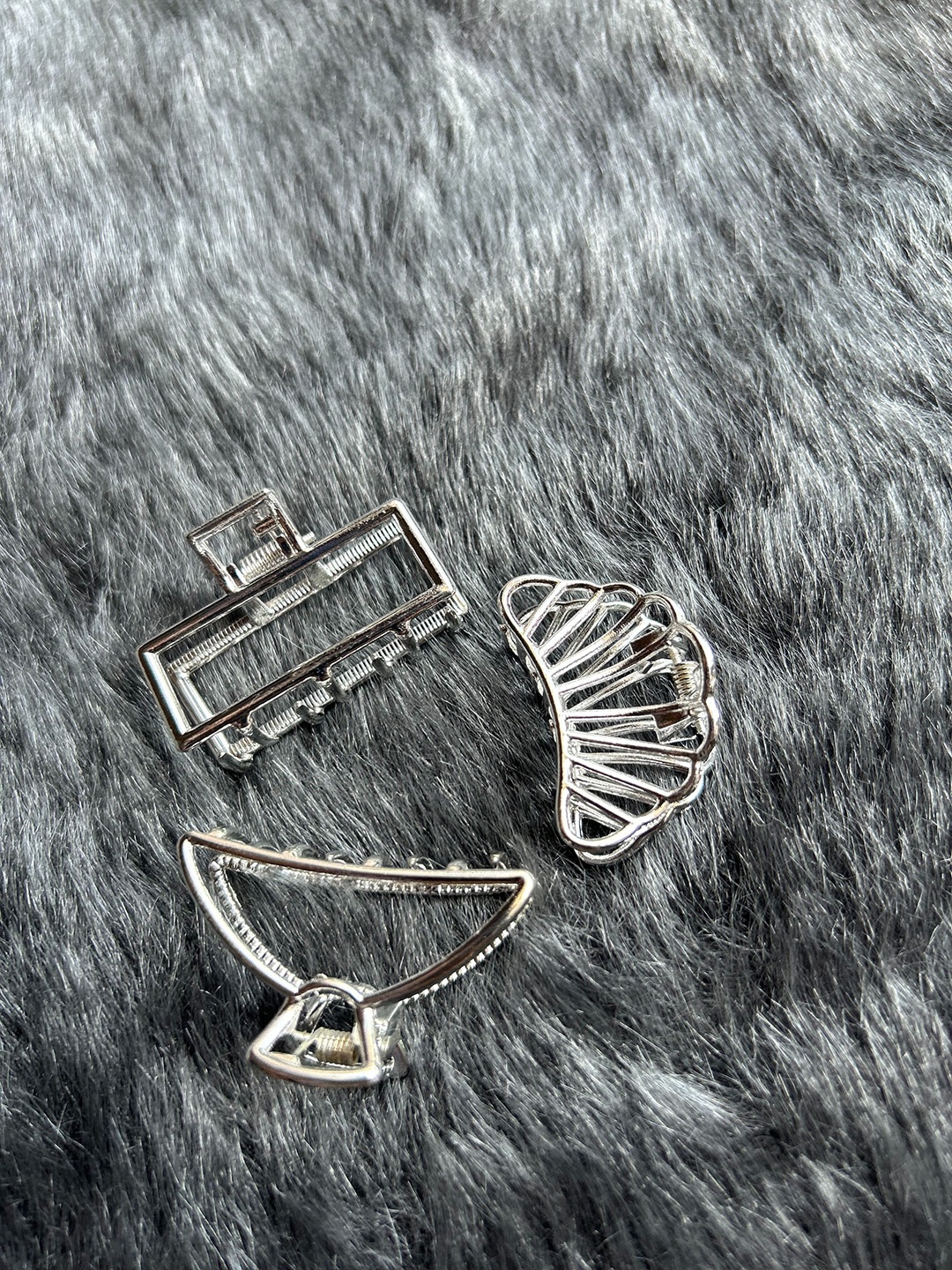 

CHANDERKASH Assorted Set of 3 Claw Clips