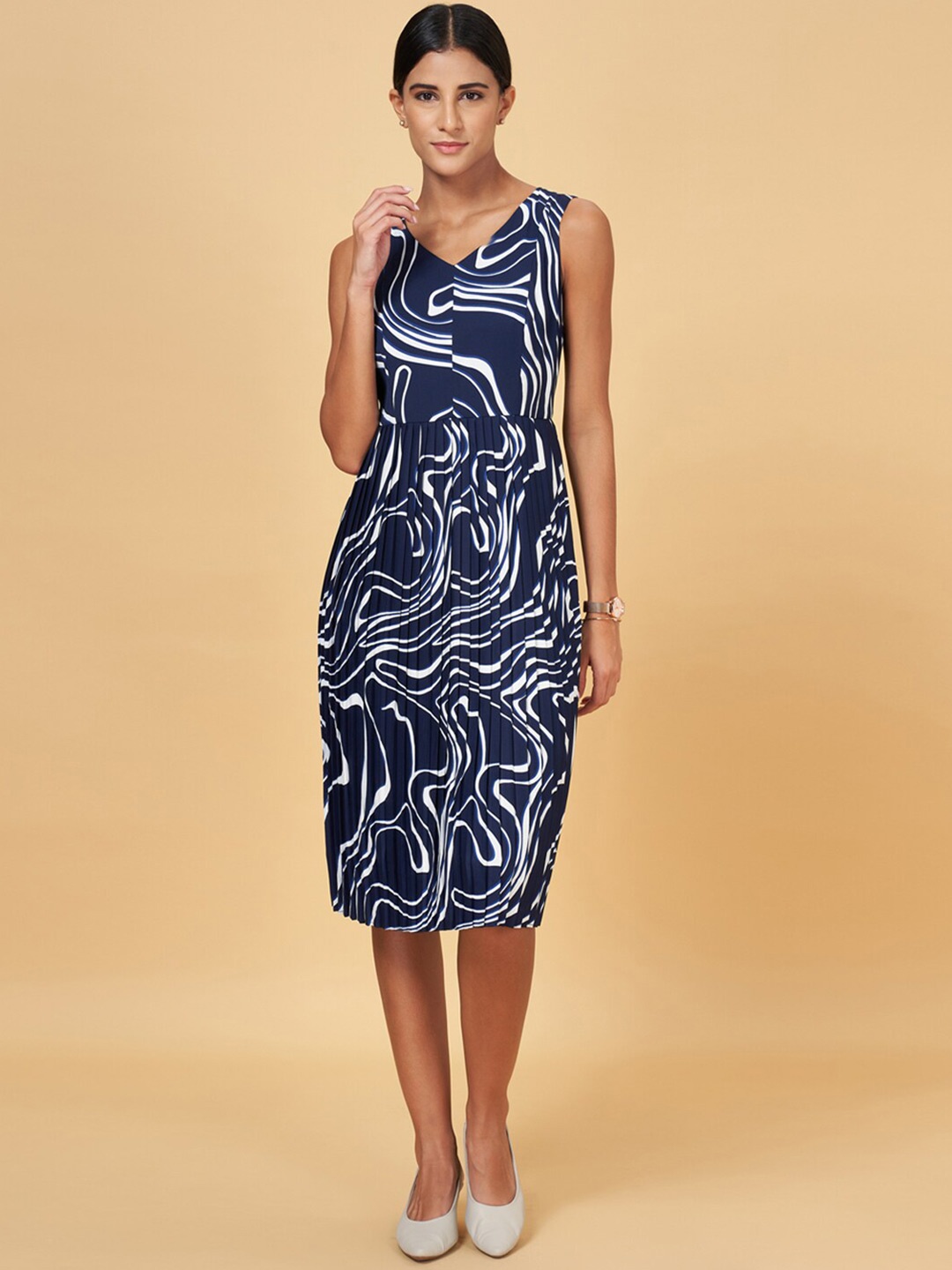 

Annabelle by Pantaloons Abstract Printed V-Neck Sheath Dress, Navy blue