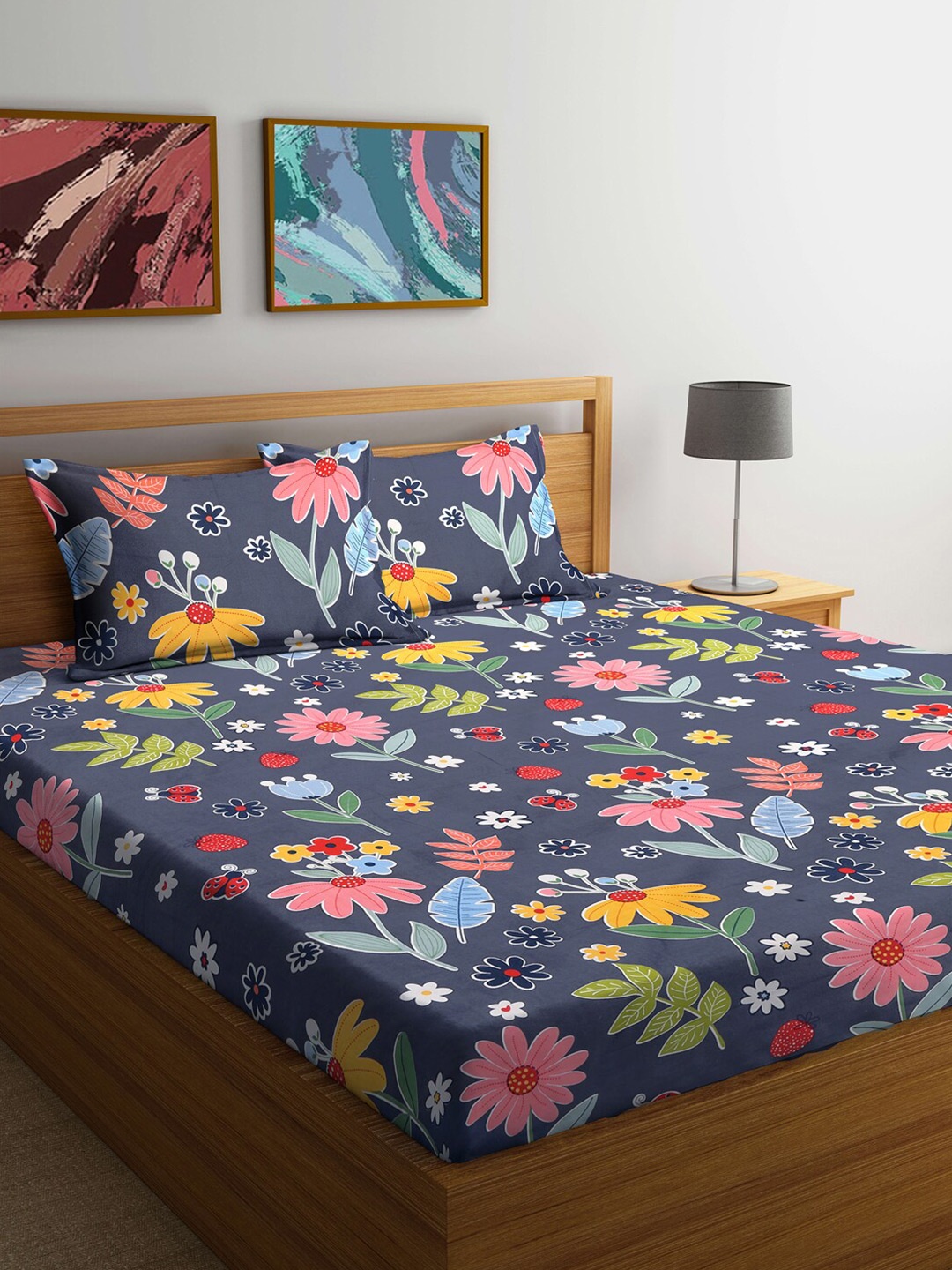 

FABINALIV Grey & Red Floral Print 300 TC King Size Bedsheet & 2 Pillow Covers