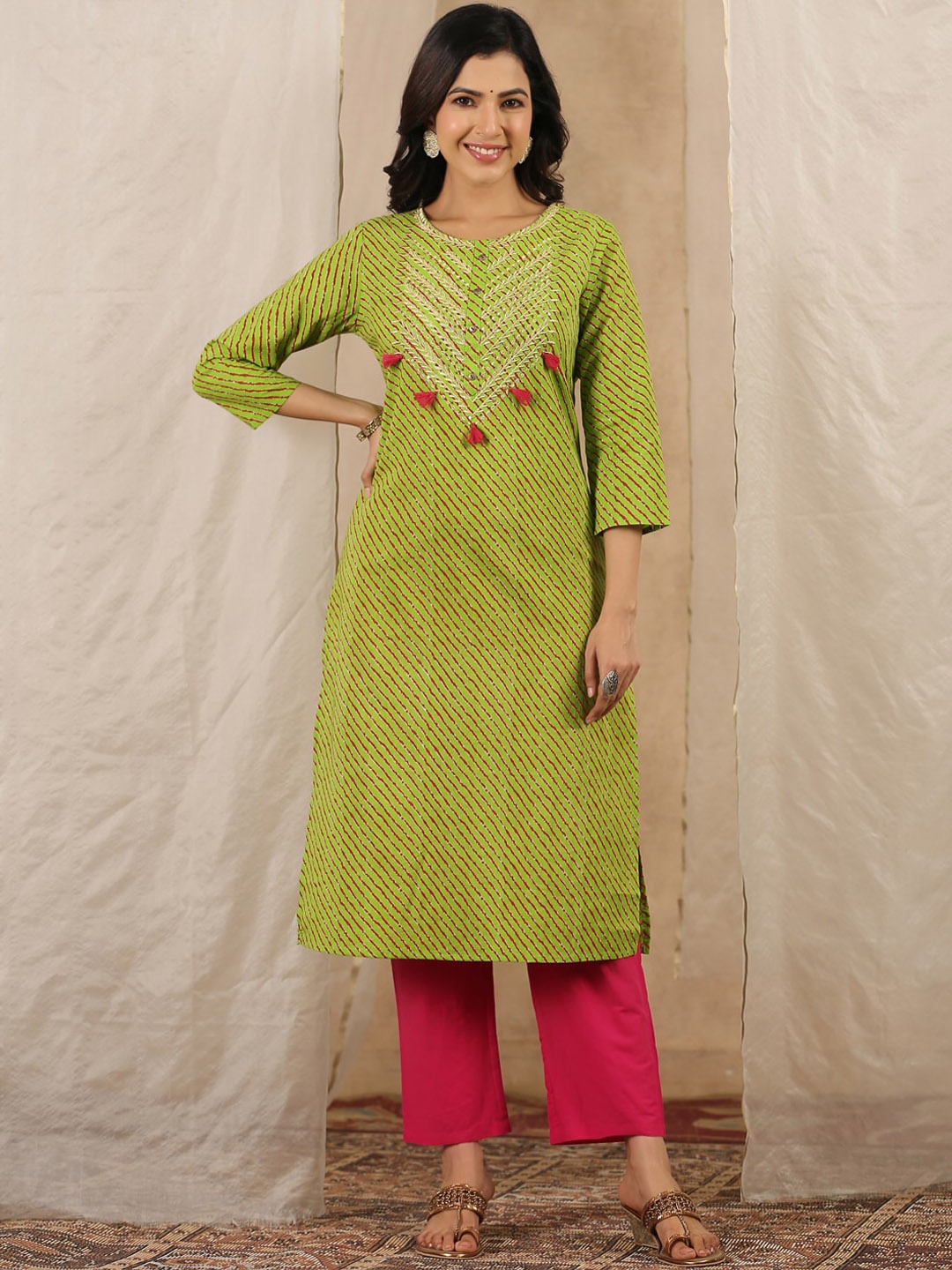 

Sangria Leheriya Printed Thread Work Pure Cotton Kurta Sets, Green