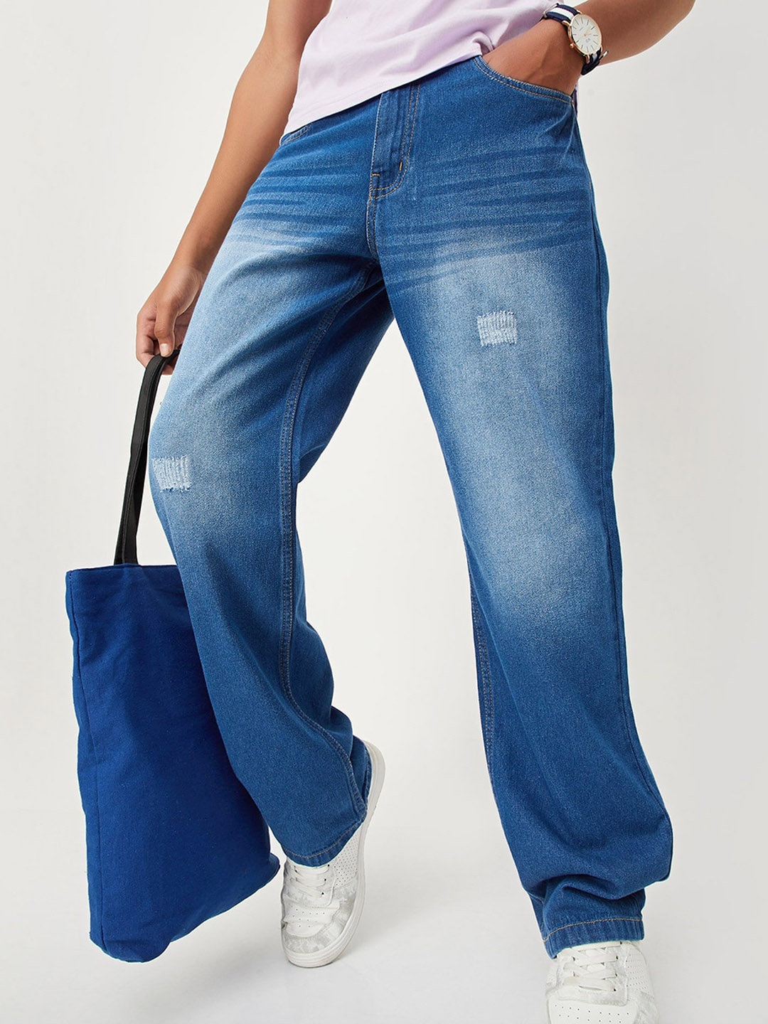 

max Boys Mildly Distressed Whiskers & Chevrons Light Fade Cotton Jeans, Blue