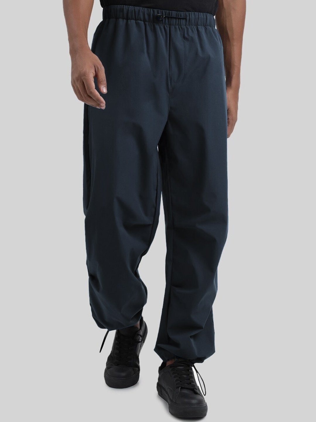 

Bene Kleed Unisex Navy Blue Parachute Fit Trousers