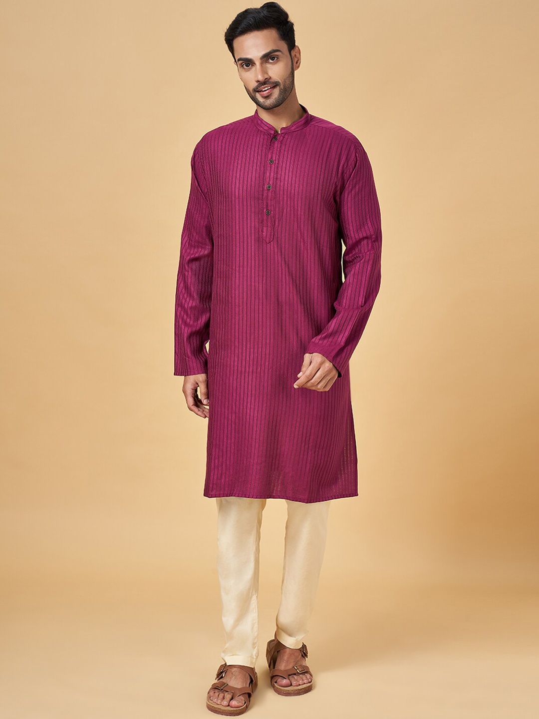 

indus route by Pantaloons Mandarin Collar Cotton Kurta, Magenta