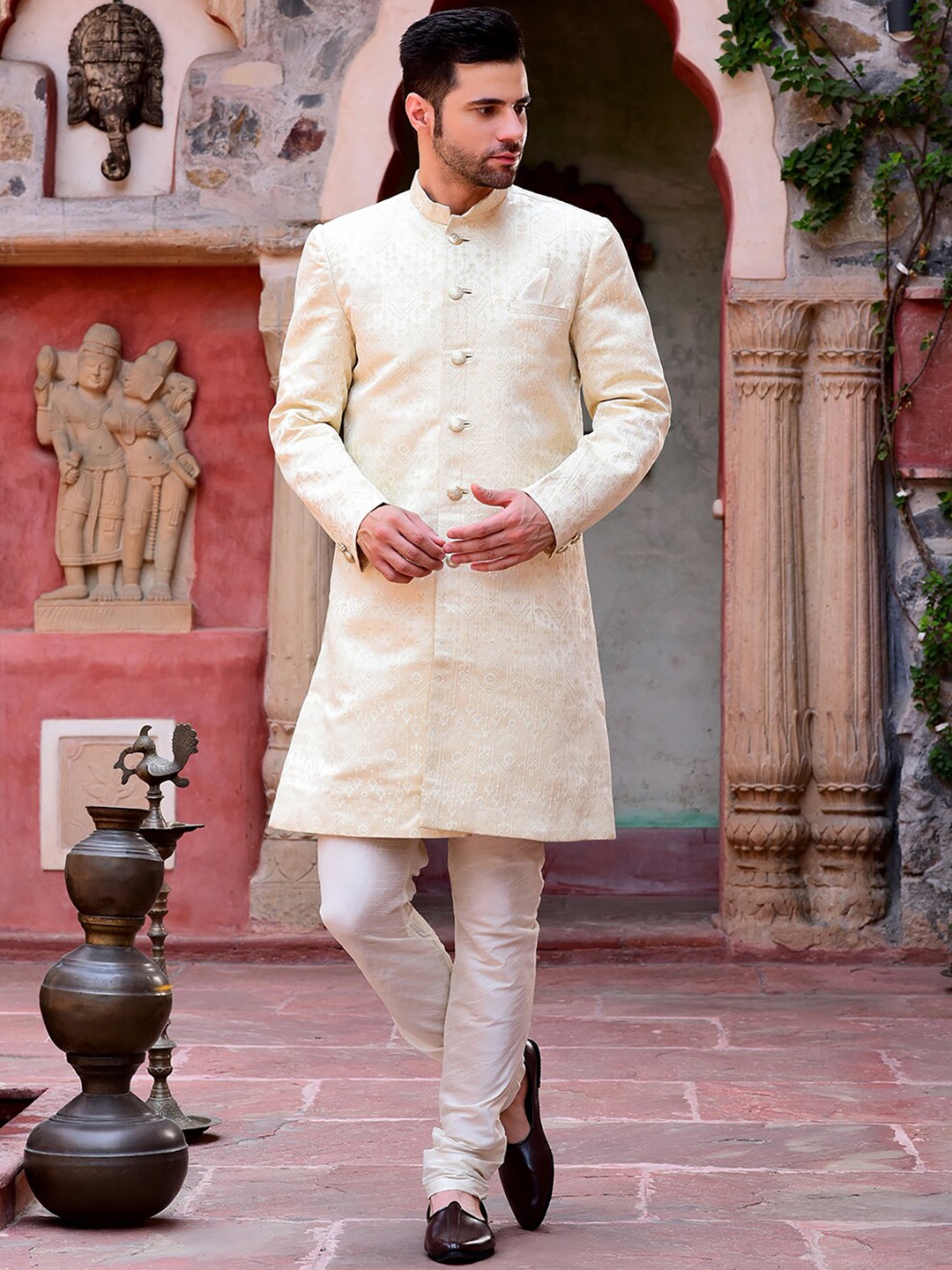 

HOUSE OF DEYANN Self-Design Sherwani With Churidar, Cream
