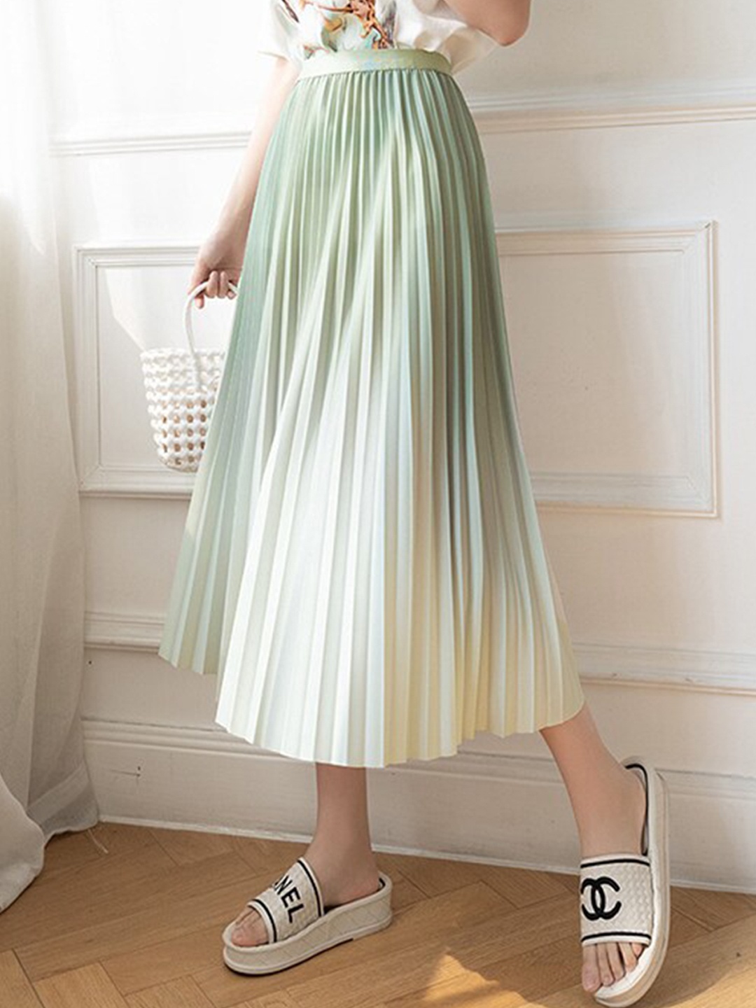 

StyleCast Green Accordion Pleats Flared Midi Skirt
