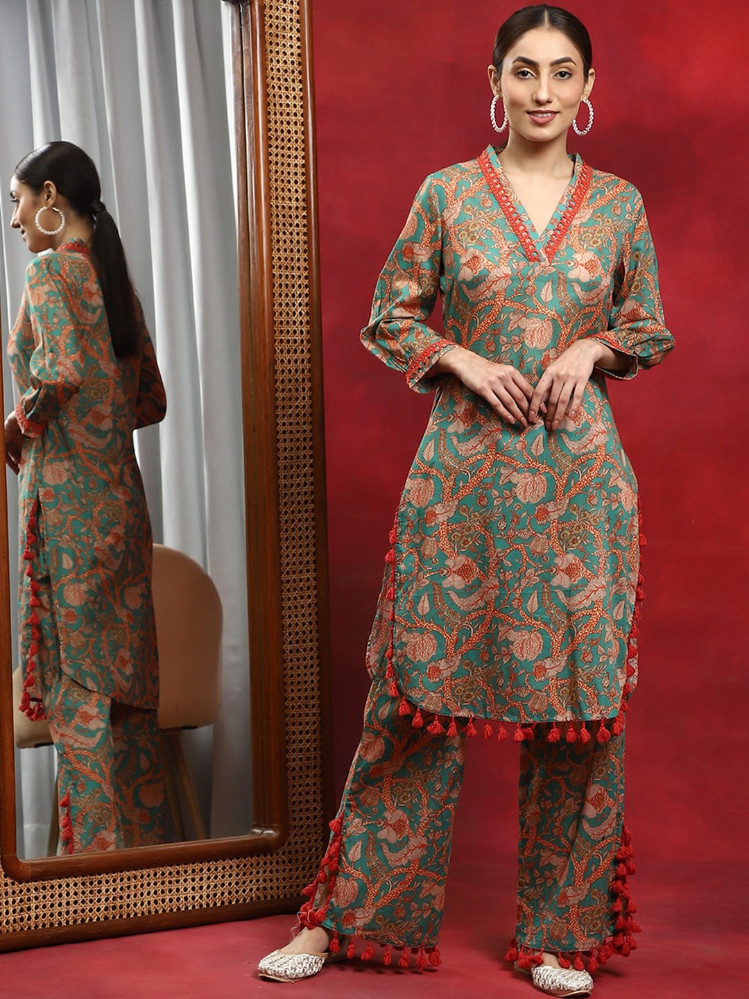 

AKS Couture Floral Printed V-Neck Regular Pure Cotton Kurta With Palazzos, Green