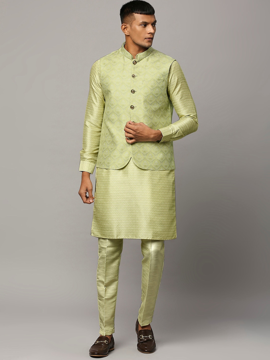 

ESSAS club Ethnic Motifs Printed Kurta with Trousers And Nehru Jacket, Green