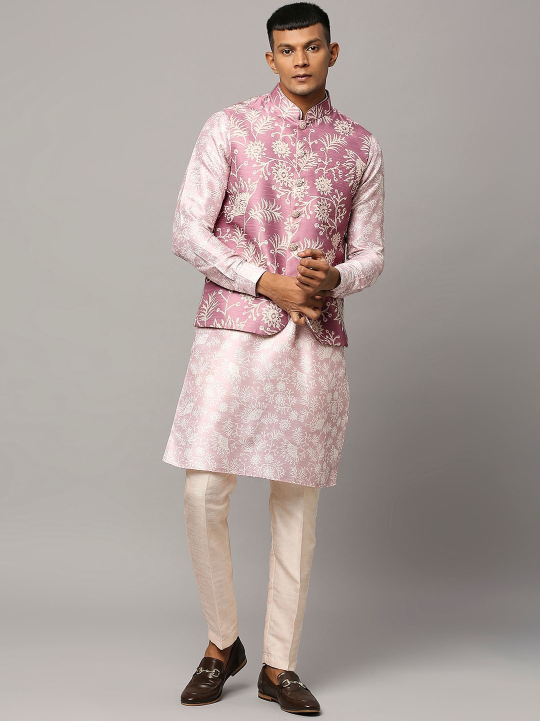 

ESSAS club Floral Printed Mandarin Collar Silk Cotton Kurta with Pyjamas & Nehru Jacket, Pink