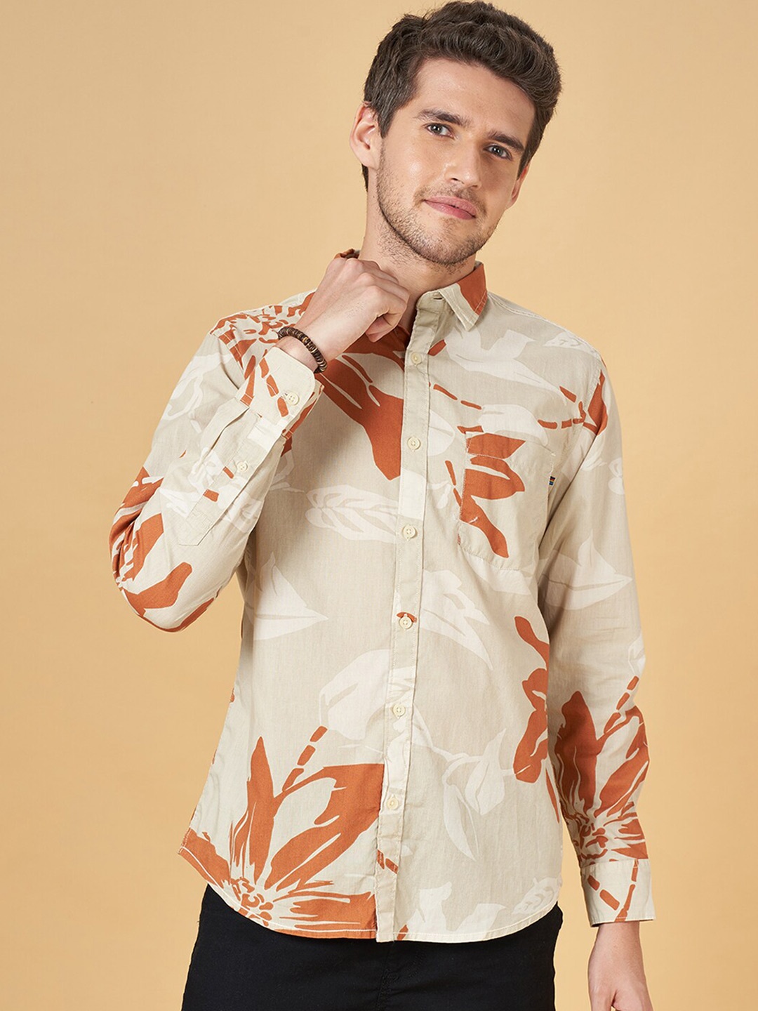 

Urban Ranger by pantaloons Slim Fit Floral Printed Cotton Casual Shirt, Off white