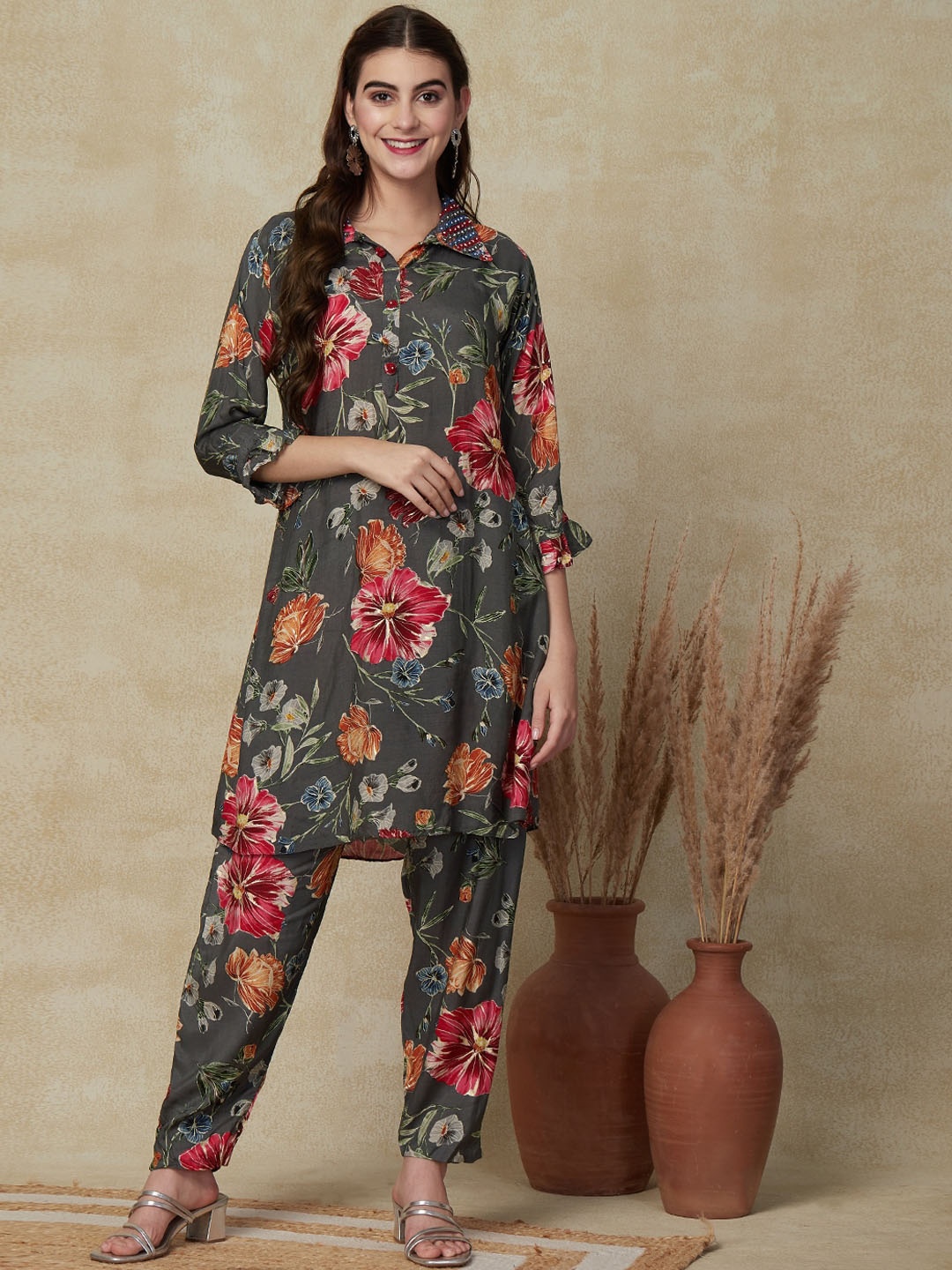 

FASHOR Floral Printed Shirt Collar A-Line Kurta With Trousers, Grey