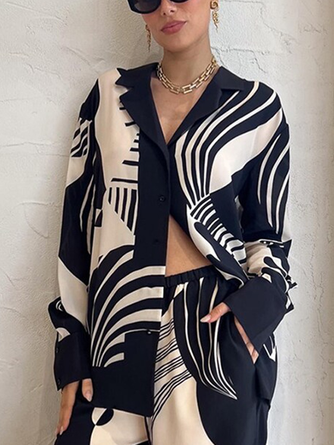 

StyleCast Women Black Abstract Printed Loose Fit High-Rise Trousers