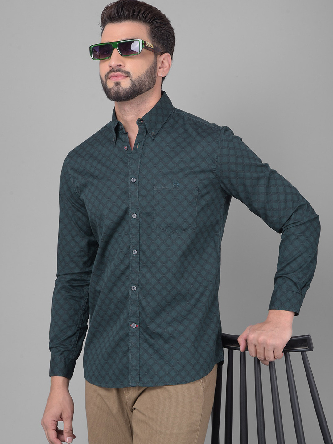 

Crimsoune Club Slim Fit Geometric Printed Button Down Collar Cotton Casual Shirt, Green