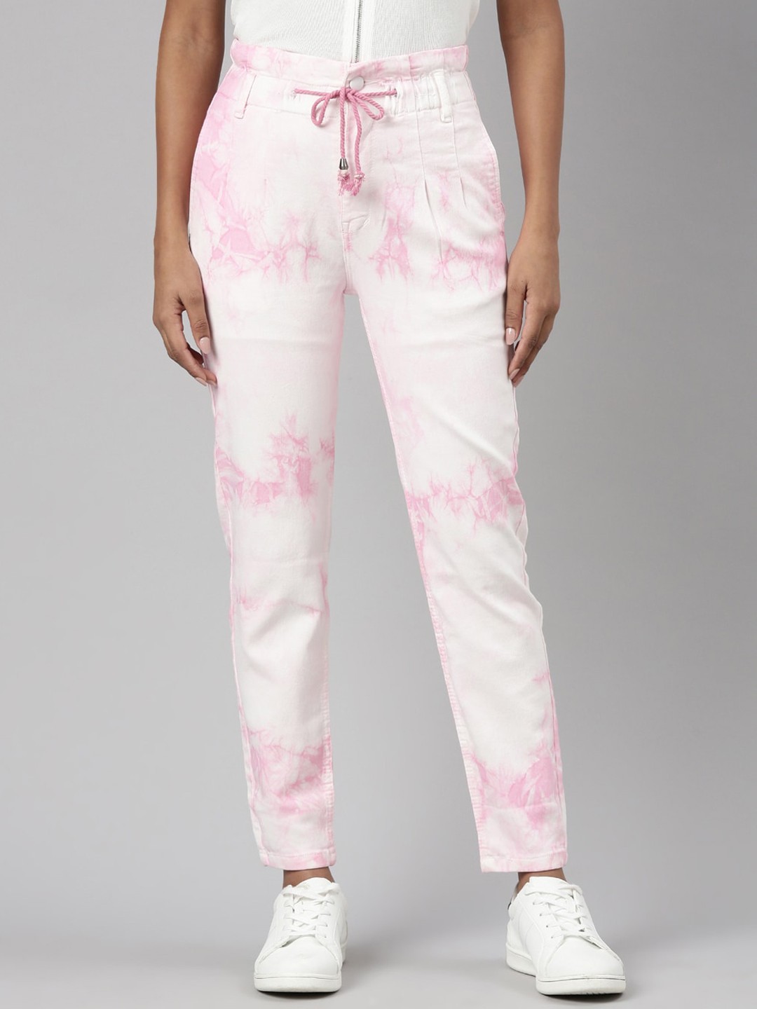 

SHOWOFF Women Jean Mom Fit Clean Look Mid-Rise Acid Wash Stretchable Jeans, White
