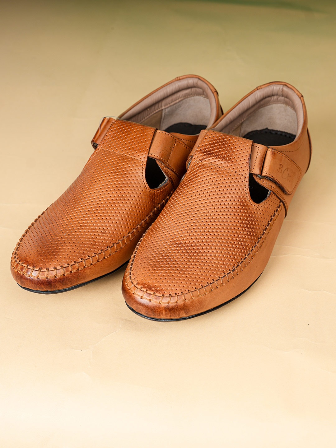 

Buckaroo Men Perforations Leather Velcro Loafers, Tan