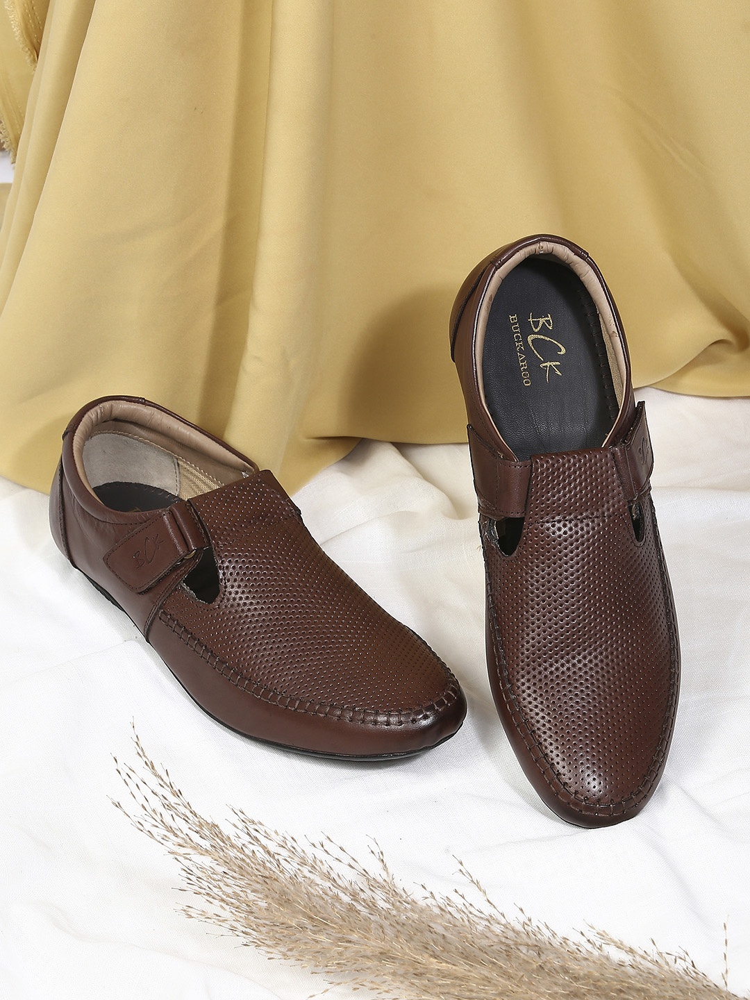 

Buckaroo Men Perforations Leather Loafers, Brown