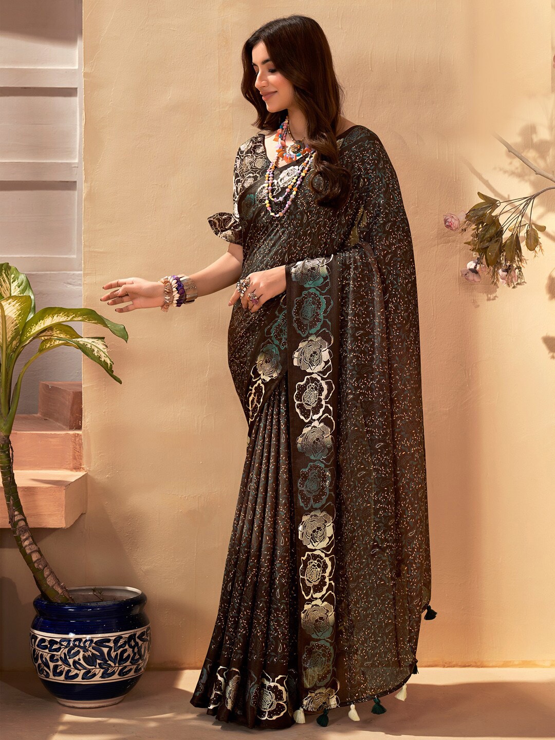 

Anouk Floral Printed Bagh Saree, Brown