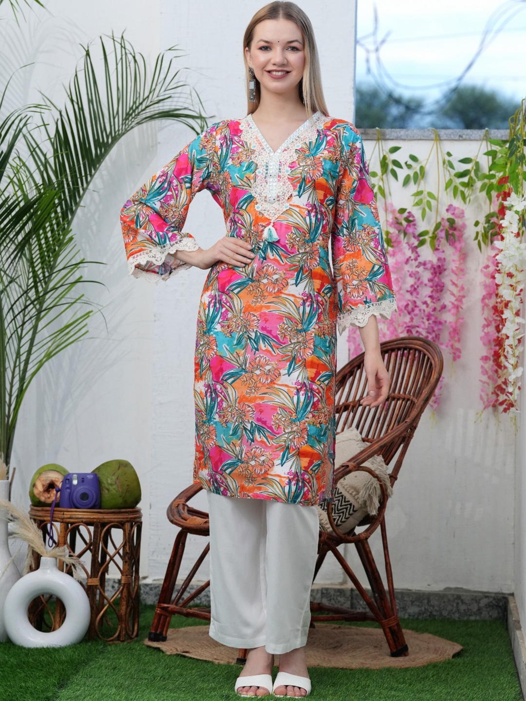 

Hatheli Floral Printed V-Neck Mirror Work Kurta With Palazzos, White