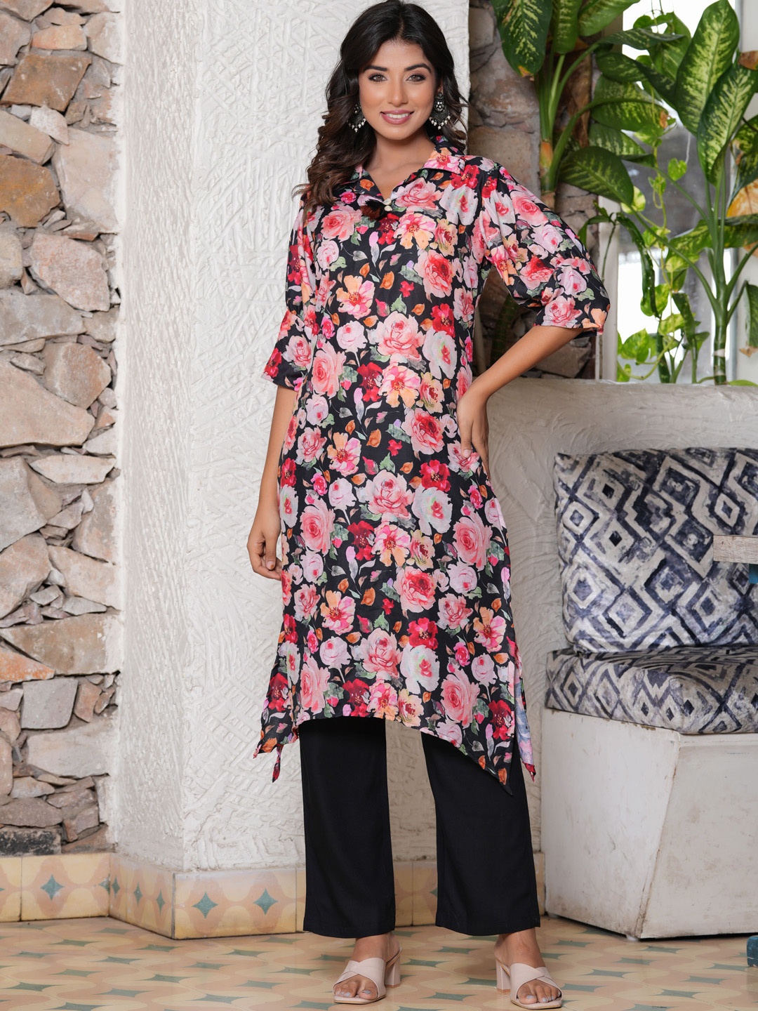 

Hatheli Floral Printed Shirt Collar Straight Kurta With Trousers, Black