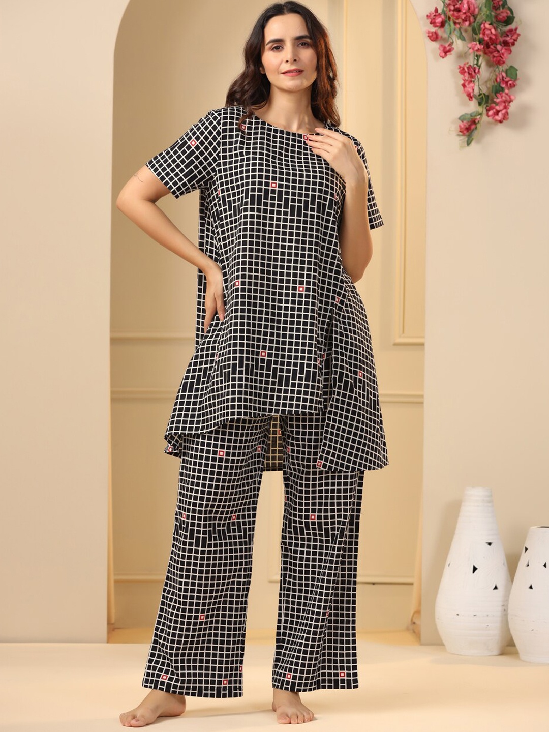

SANSKRUTIHOMES Checked Pure Cotton Night Suit, Black