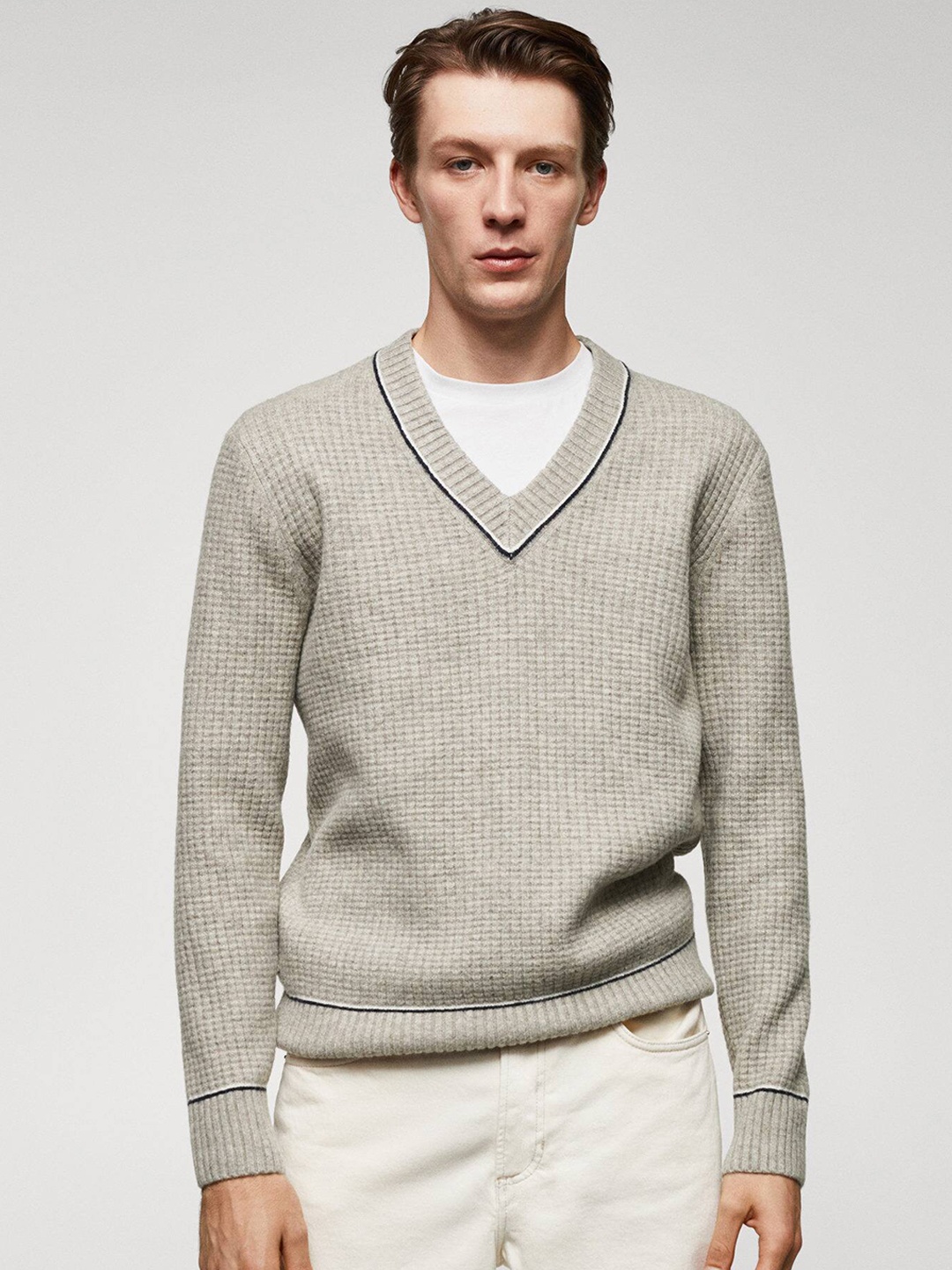 

MANGO MAN Geometric Self Design V-Neck Pullover, Grey