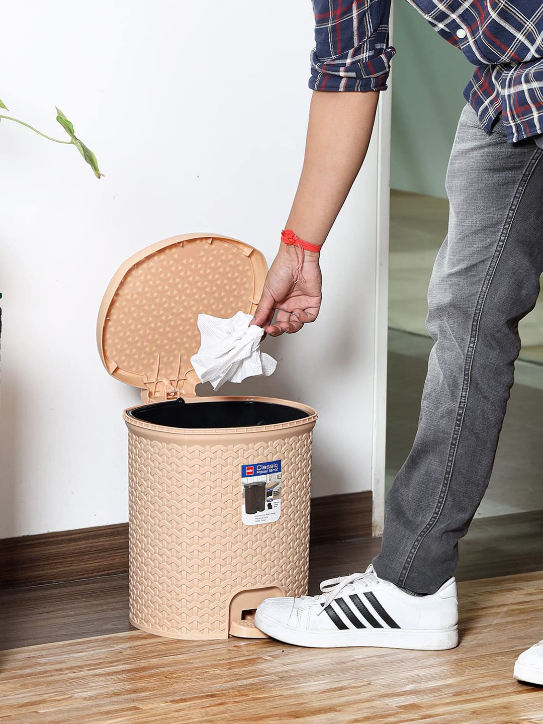

Cello Classic Beige Plastic Pedal Bin 6 L