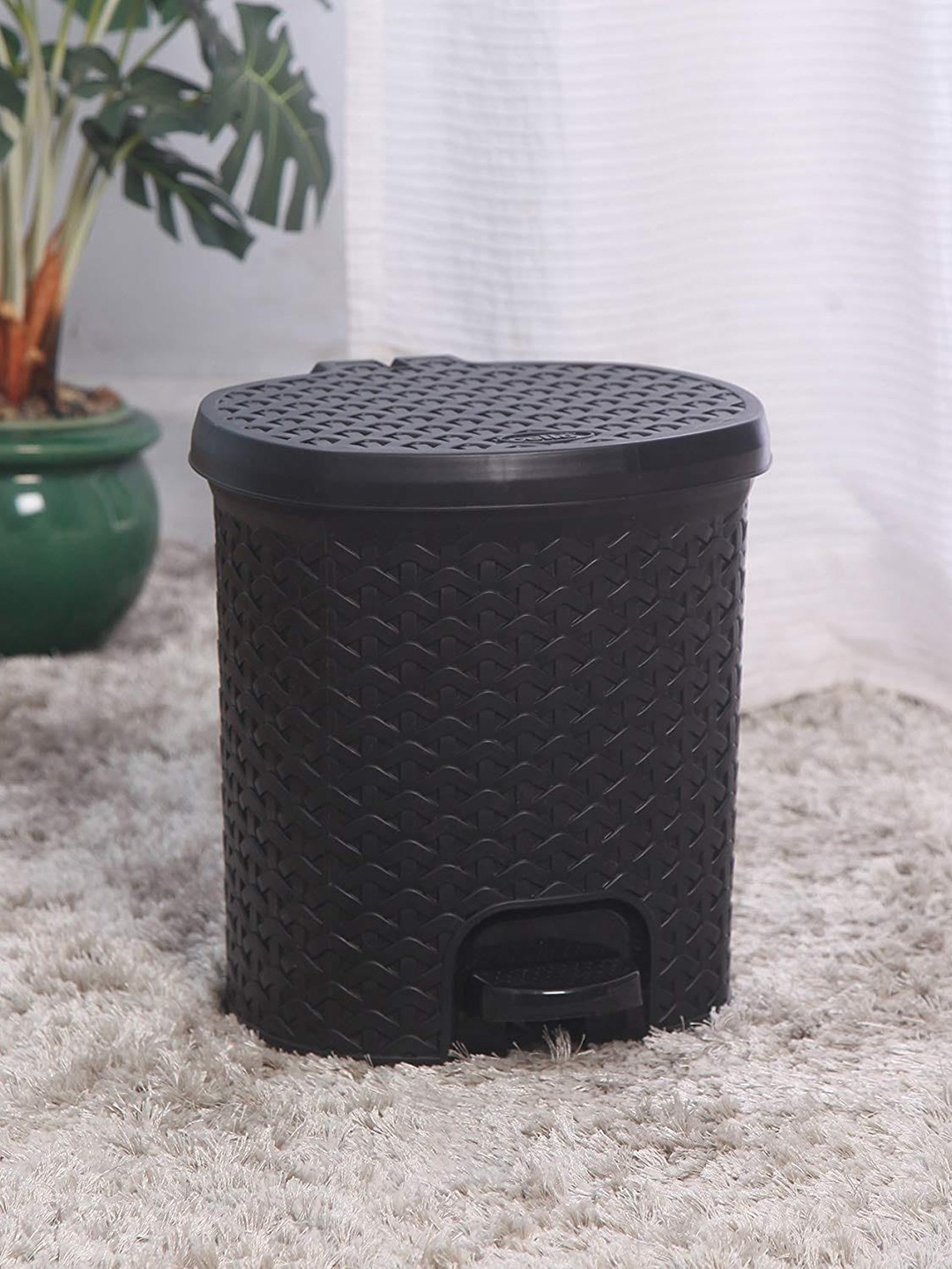 

Cello Classic Black Plastic Pedal Bin 6L