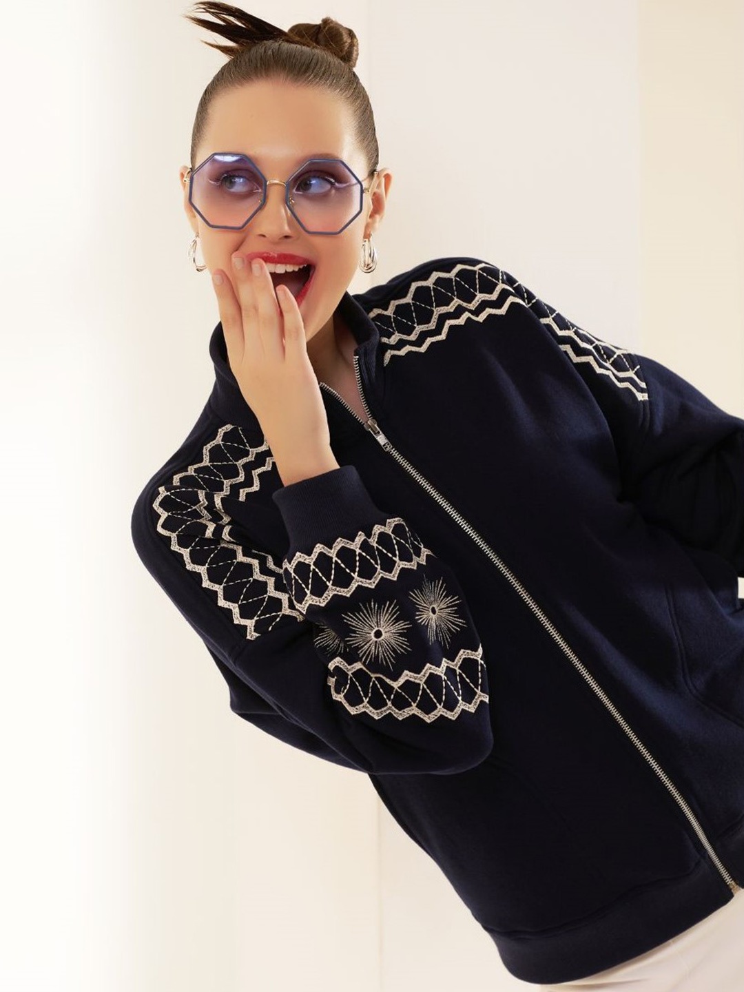 

Taurus Floral Printed Tailored Jacket With Embroidered, Navy blue