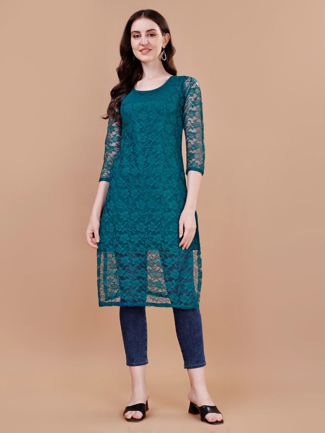 

FORKEY Floral Embroidered Round Neck Three-Quarter Straight Kurta, Green