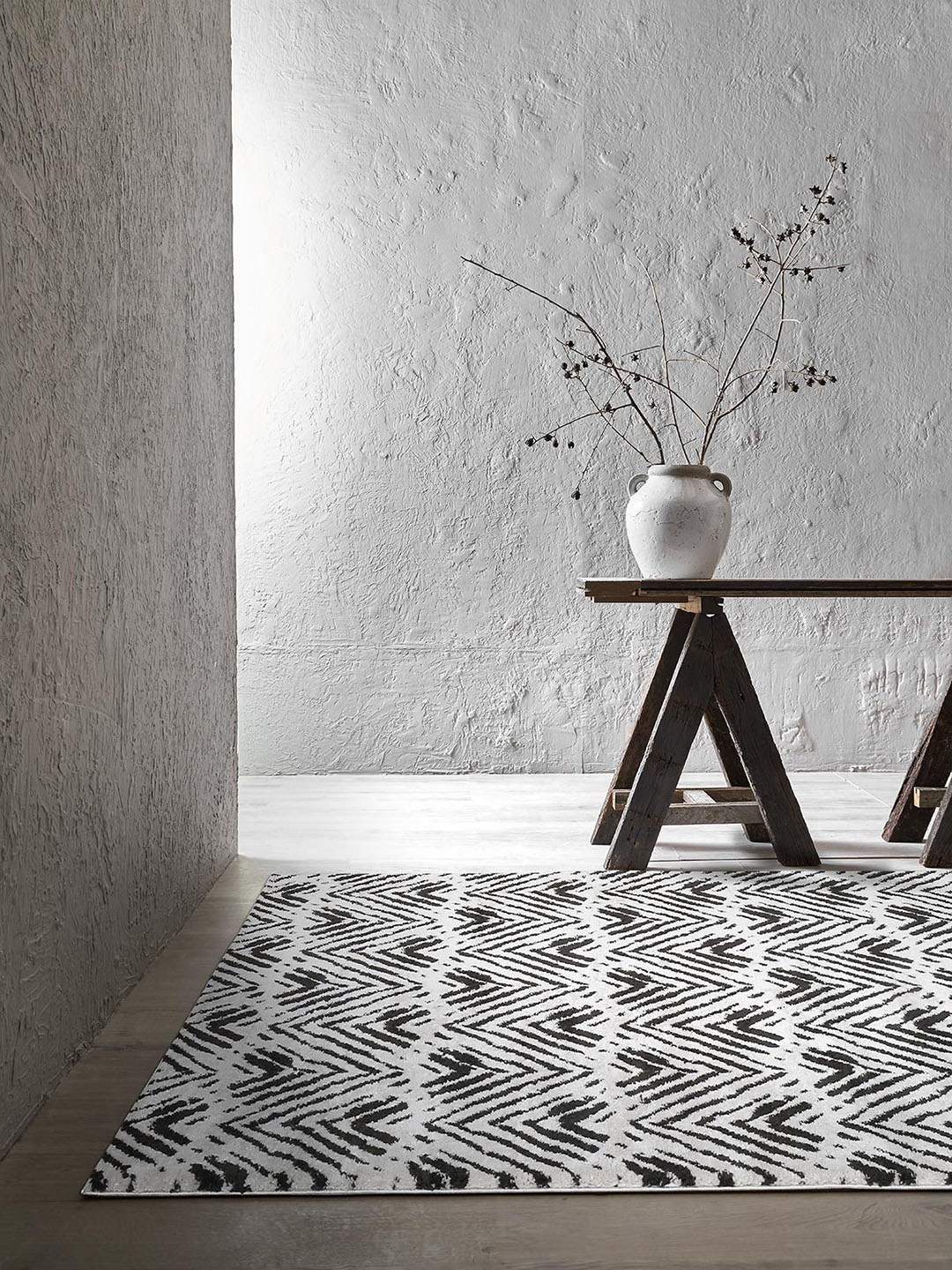 

DDecor Grey & Black Printed Rectangular Carpet