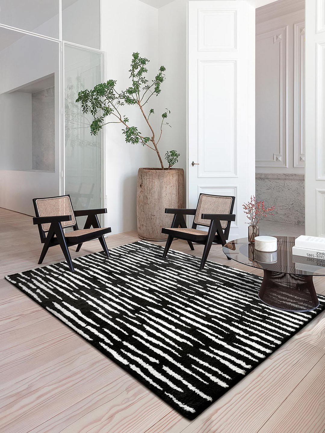 

DDecor Black & White Abstract-Printed Carpet