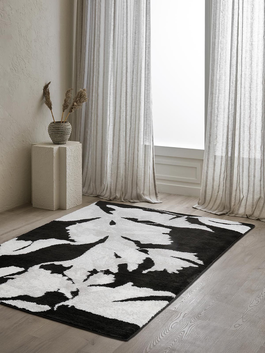 

DDecor Black & White Abstract Patterned Carpet