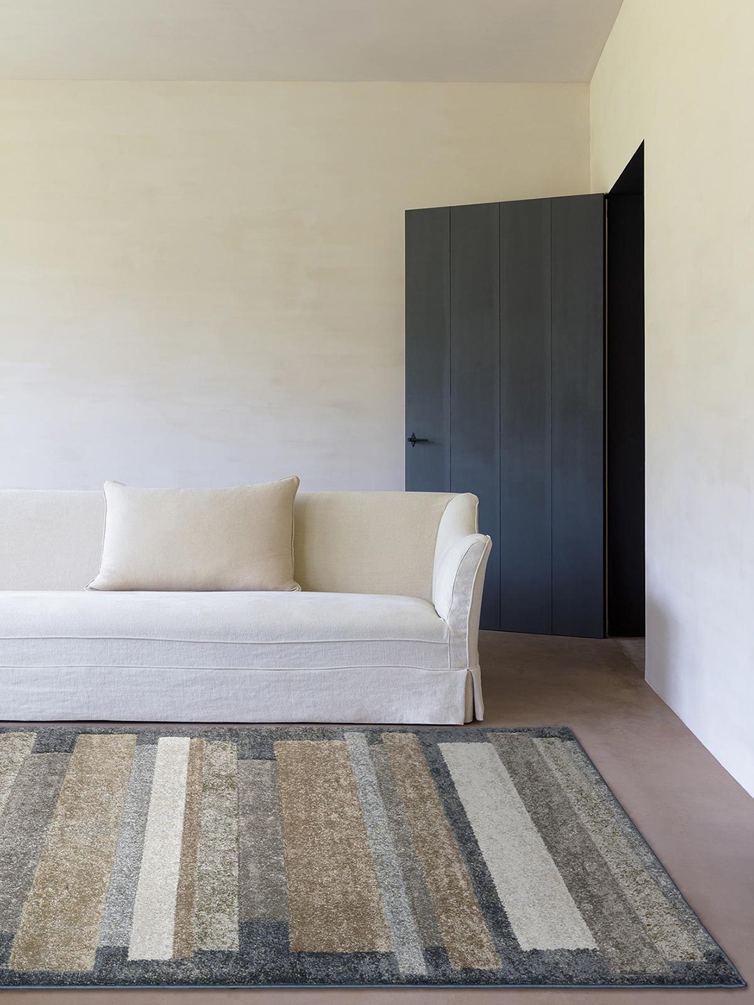 

DDecor Blue & Beige Geometric Patterned Carpet