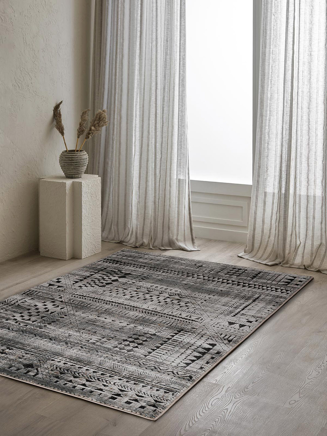 

DDecor Grey & Black Geometric Design Rectangular Carpet