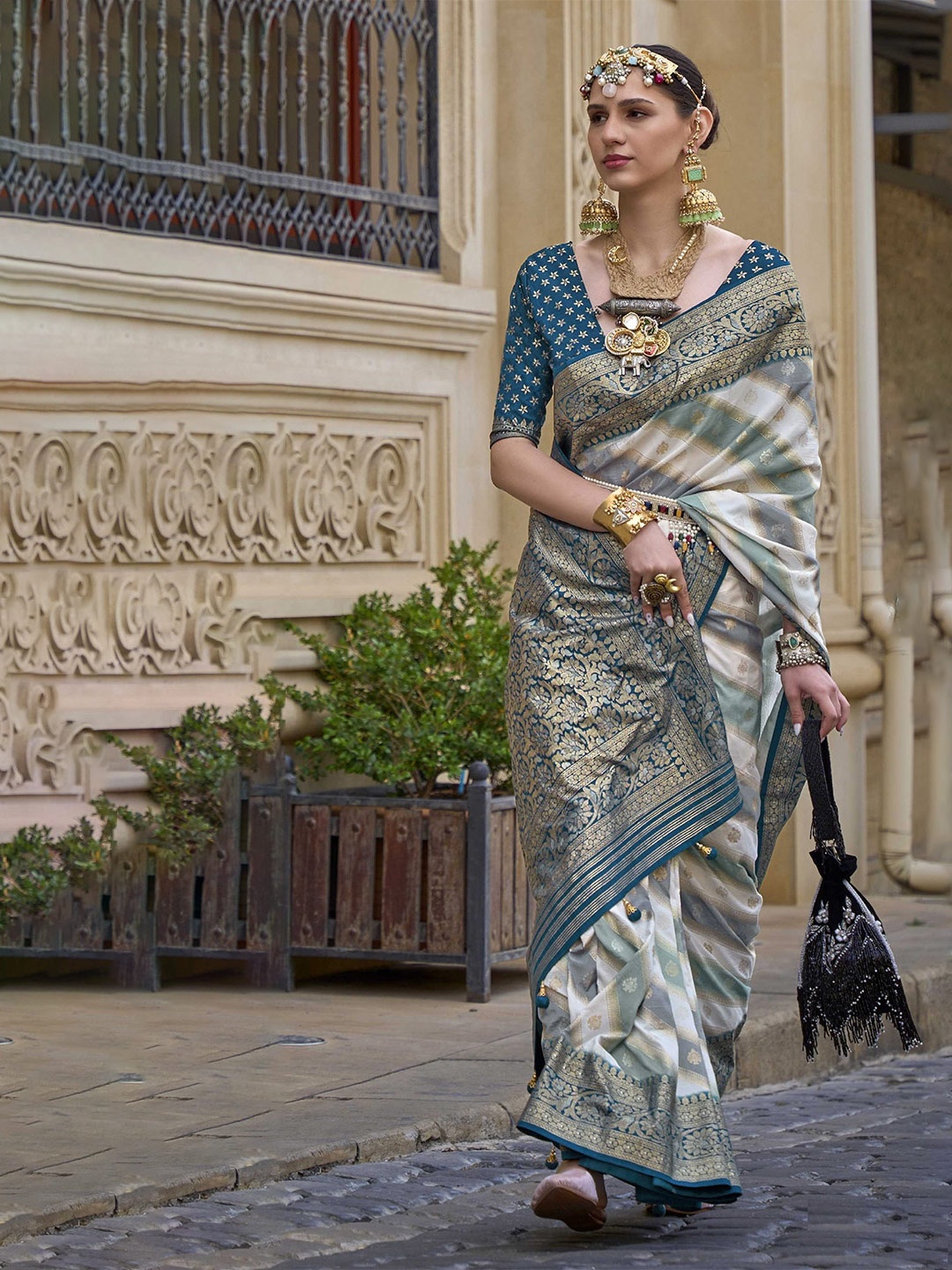 

Mitera Woven Design Zari Patola Saree, Teal