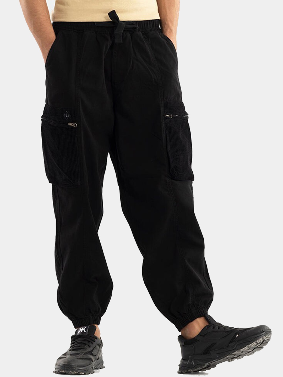 

Snitch Men Smart Loose Fit Mid-Rise Cargos Trousers, Black