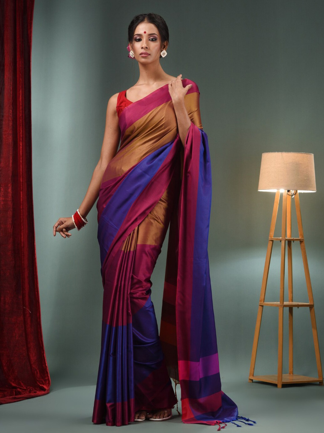 

Charukriti Colourblocked Silk Blend Saree, Blue