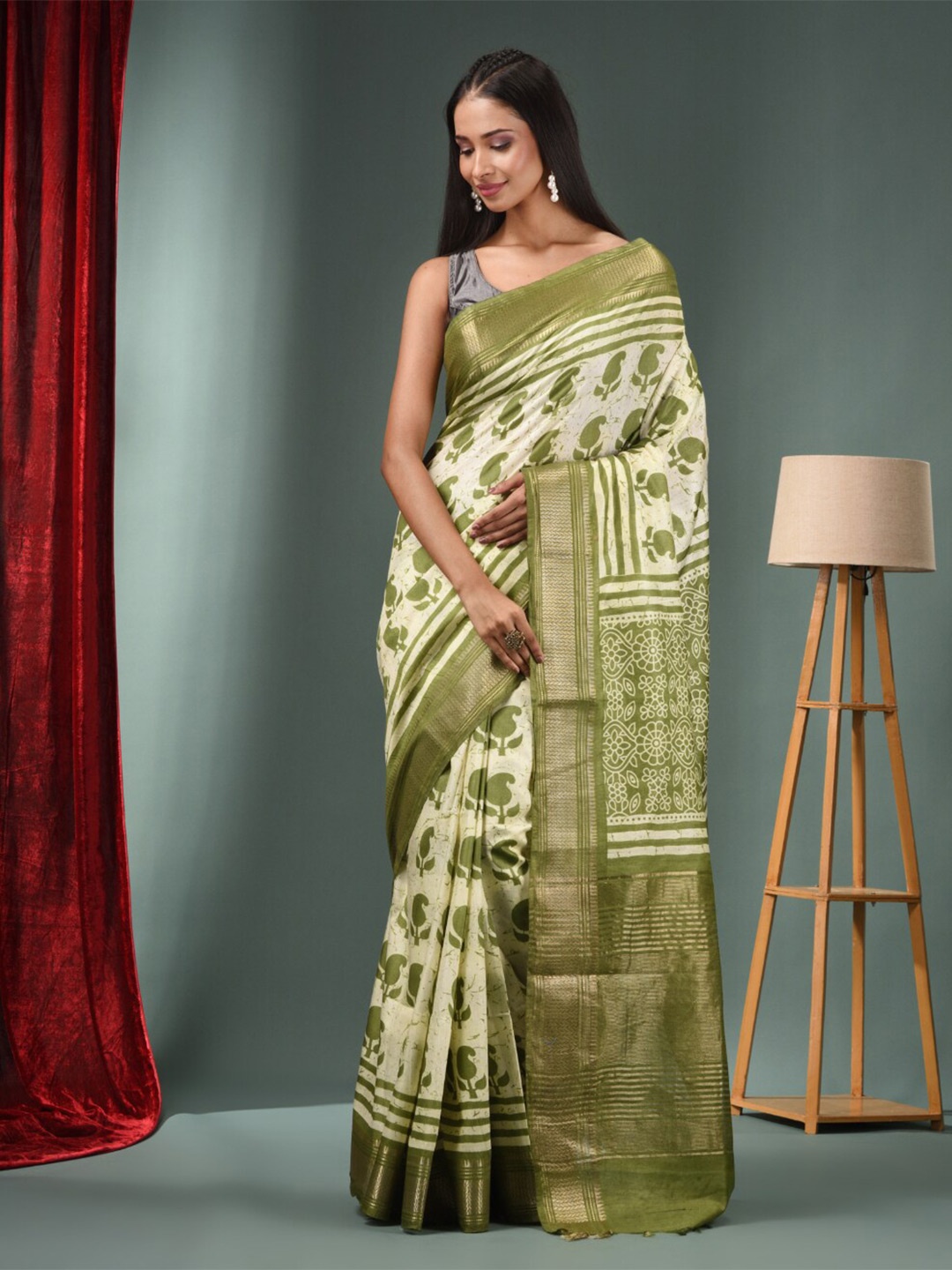 

Charukriti Floral Printed Zari Saree, Green