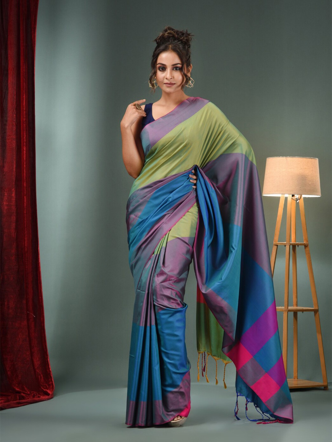 

Charukriti Colourblocked Saree, Blue