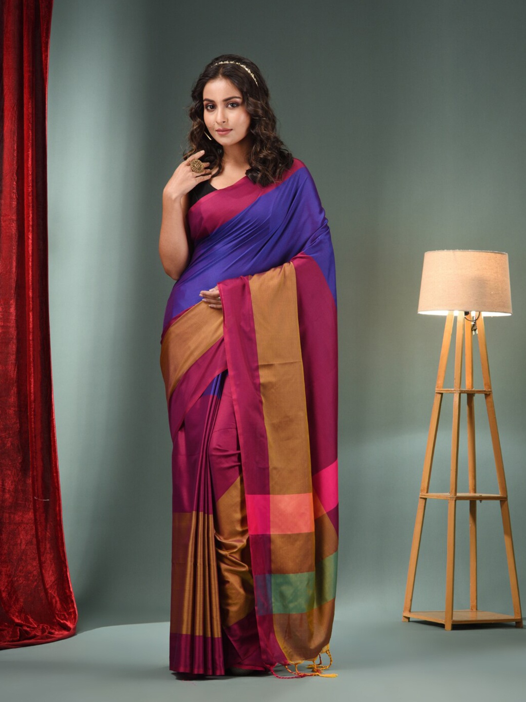 

Charukriti Colourblocked Saree, Blue