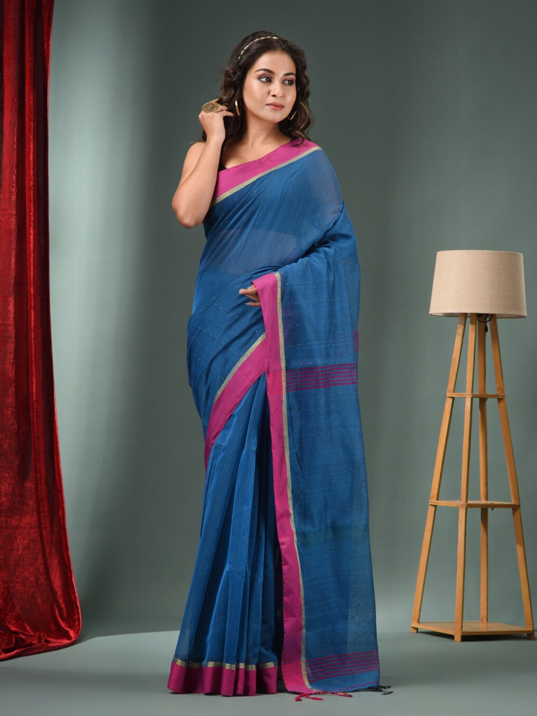 

Charukriti Geometric Woven Designed Saree, Blue