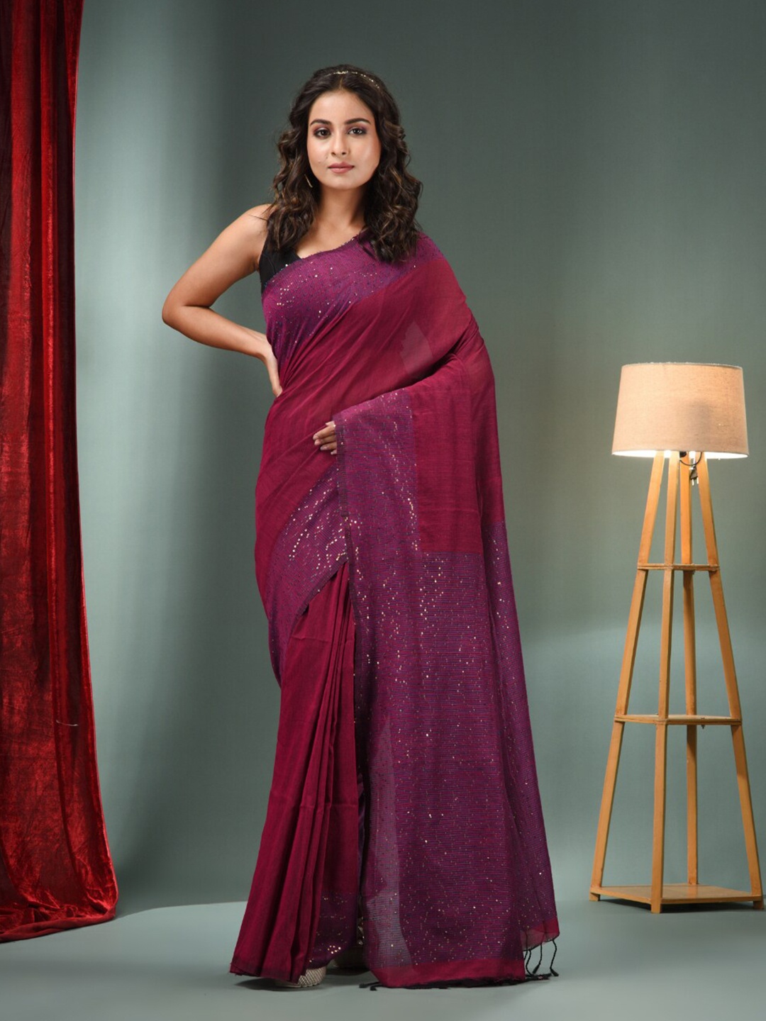 

Charukriti Embellished Pure Cotton Saree, Magenta
