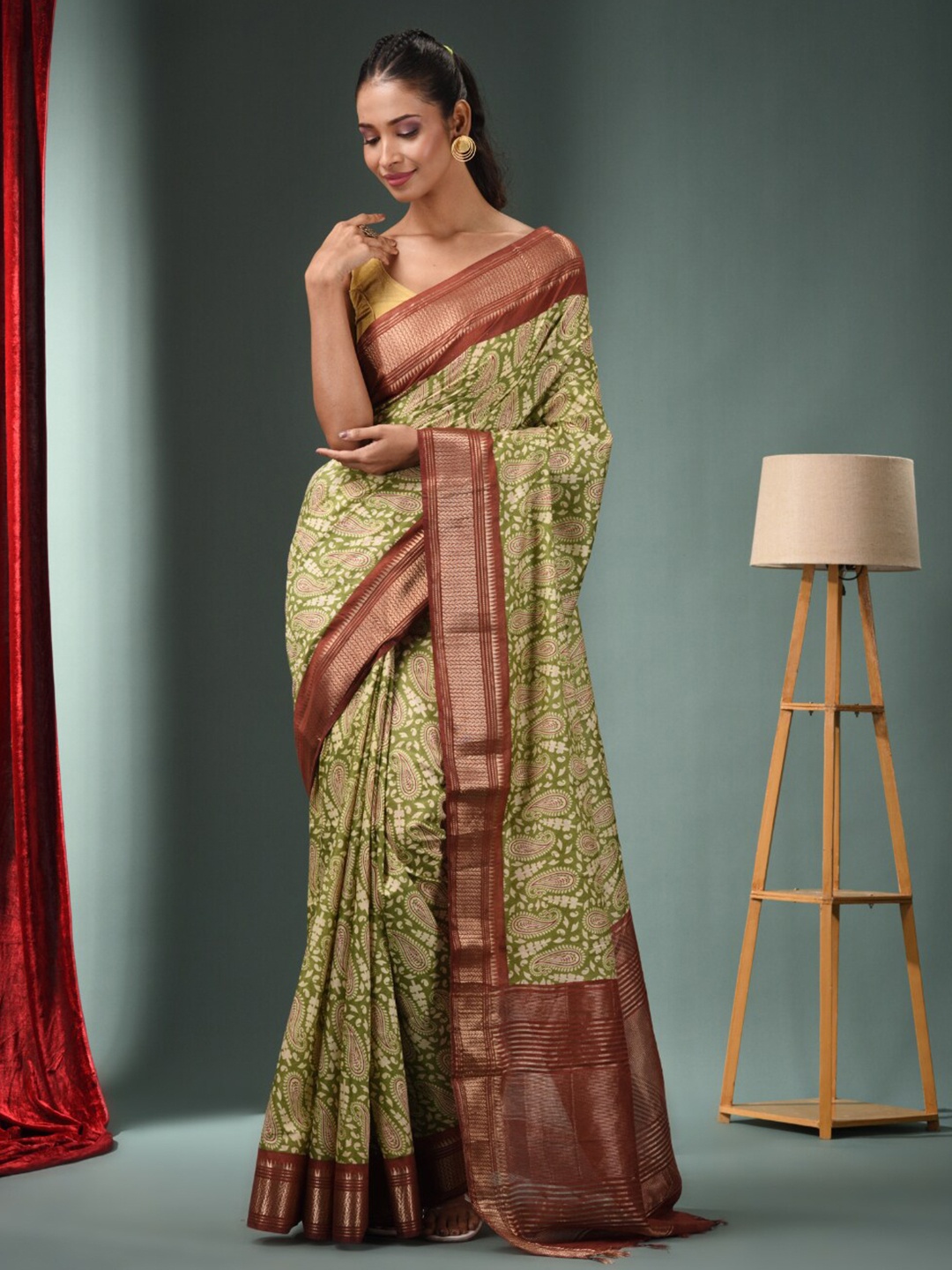 

Charukriti Paisley Printed Zari Saree, Green