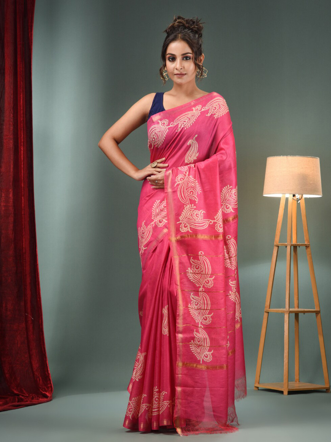 

Charukriti Ethnic Motifs Printed Saree, Pink