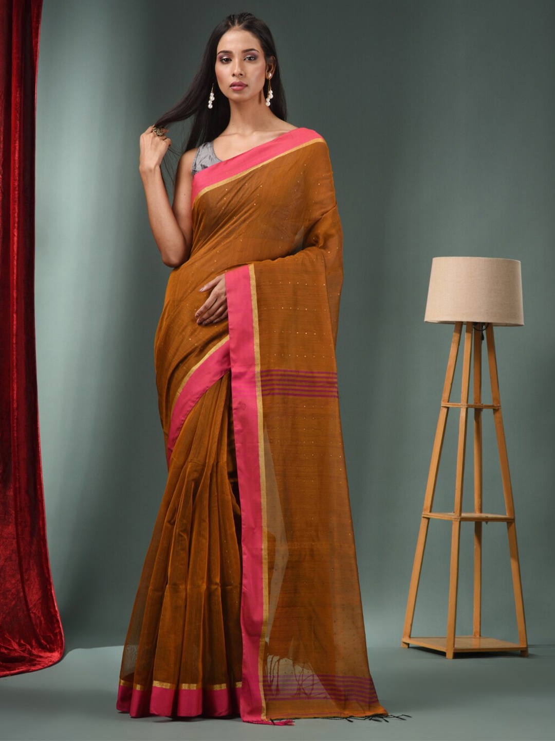 

Charukriti Woven Design Saree, Brown