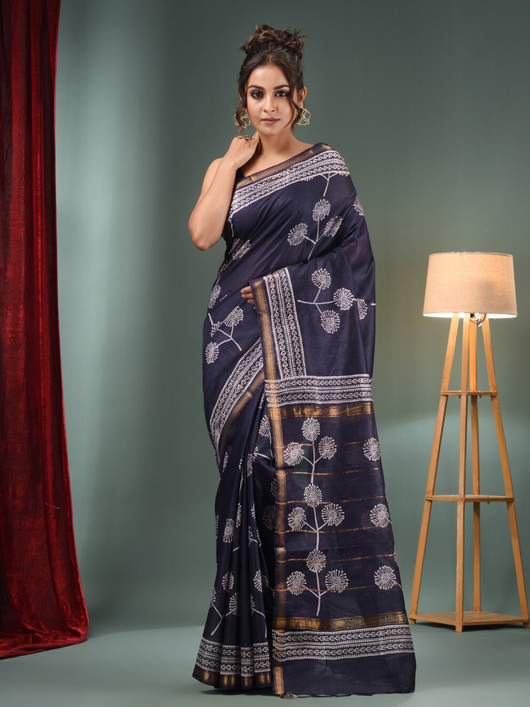 

Charukriti Floral Printed Zari Saree, Navy blue