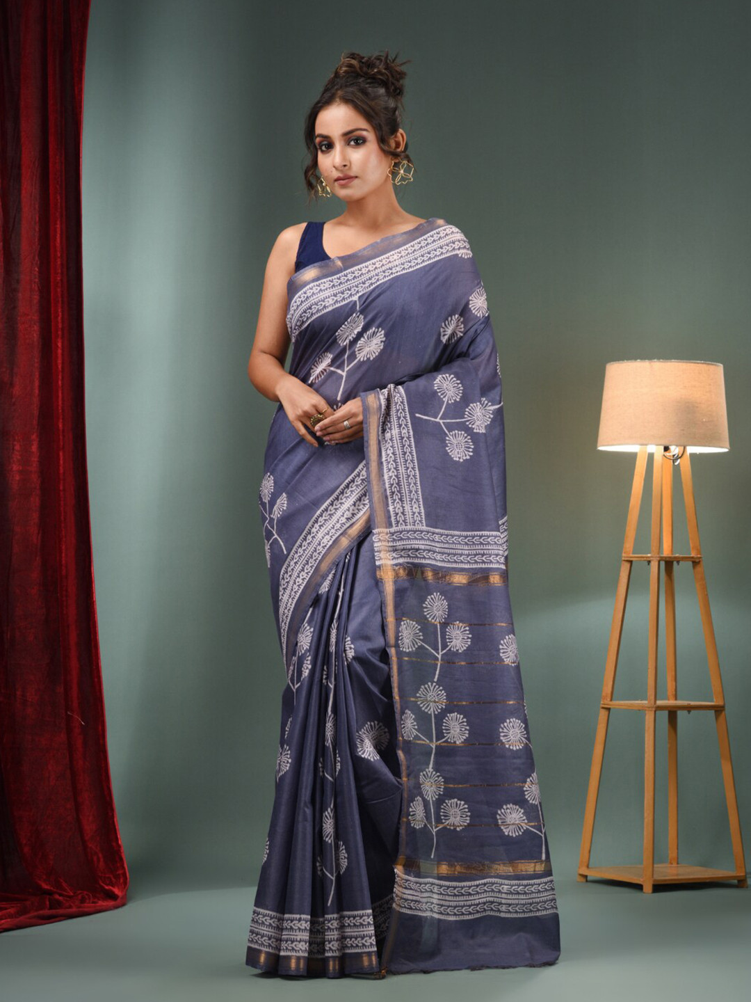 

Charukriti Floral Printed Zari Saree, Grey