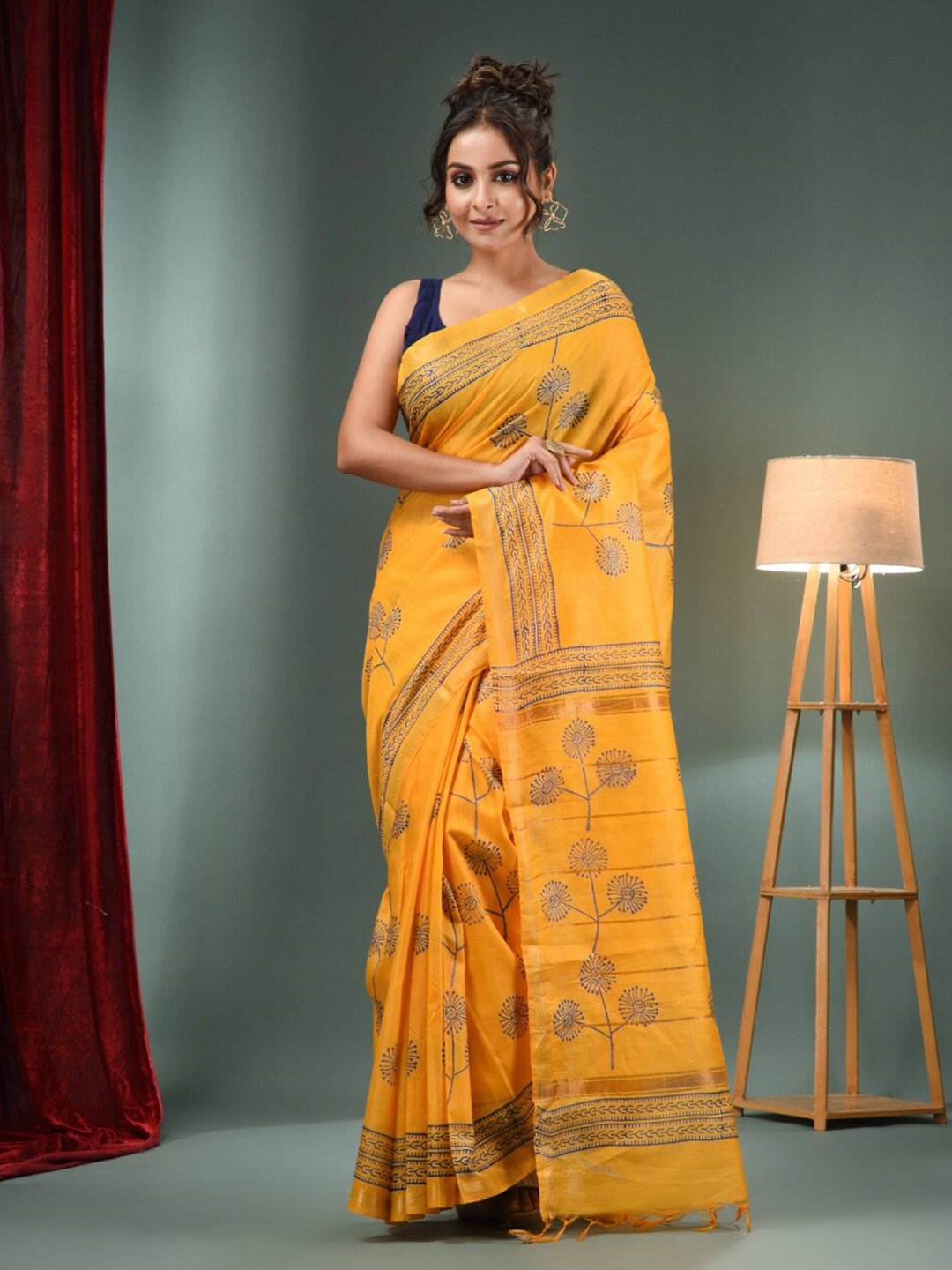 

Charukriti Floral Printed Zari Saree, Yellow